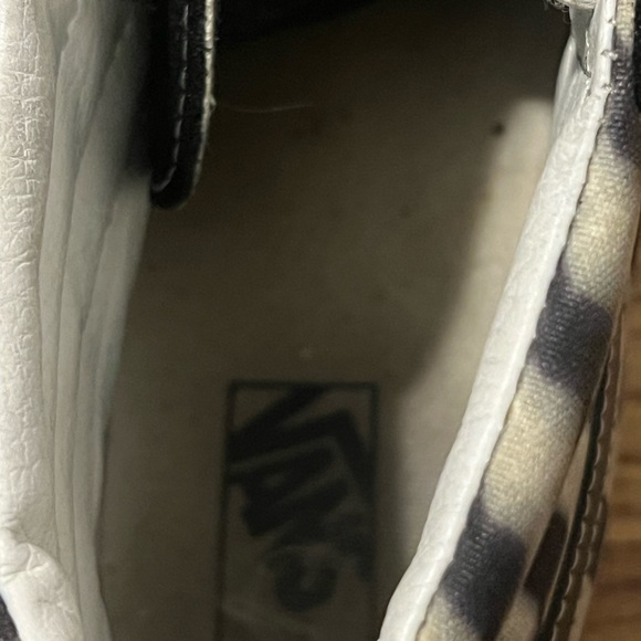 Vans High-Top Sneakers with Black and Gray Checkered Pattern - Picture 4 of 5